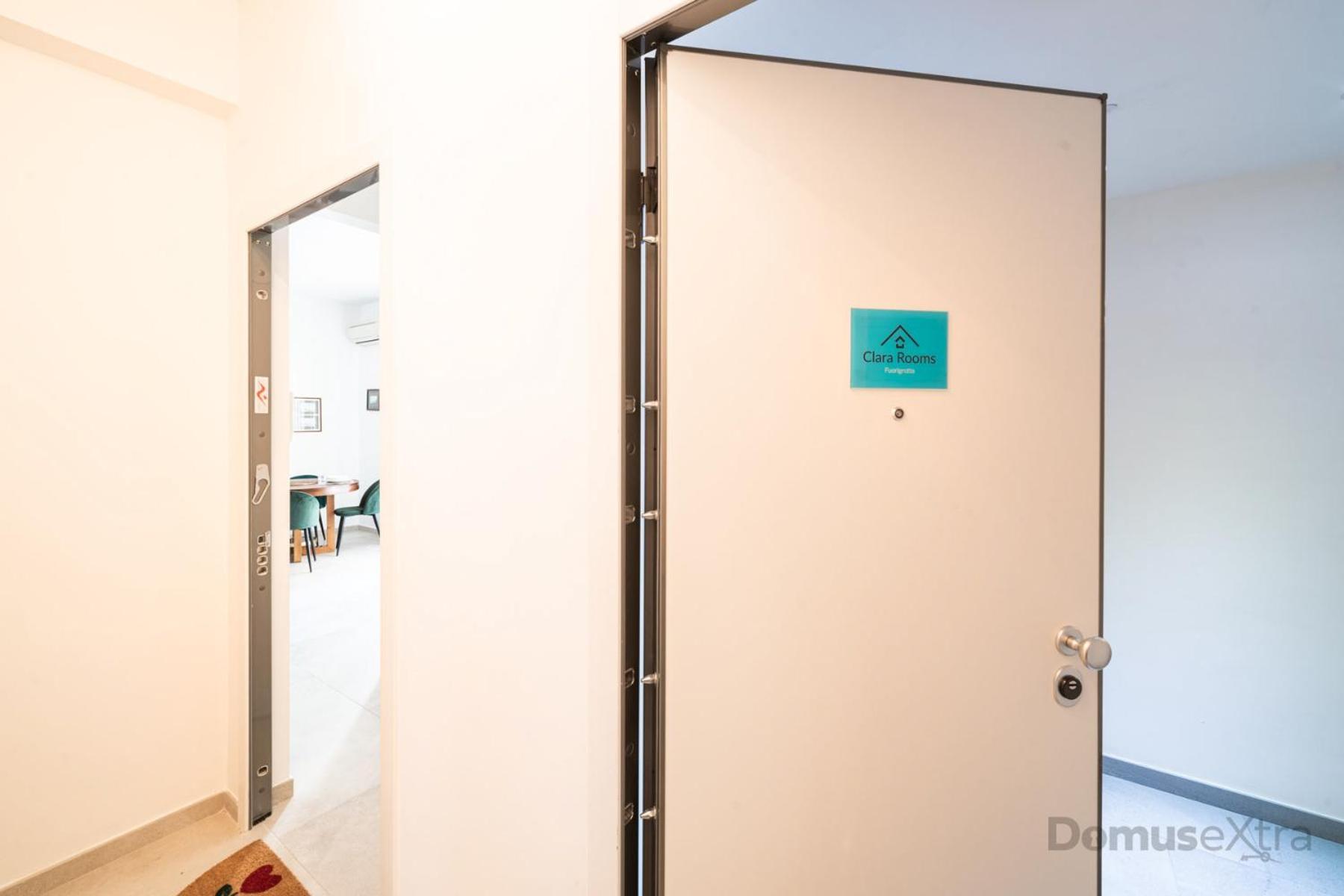 Clara Domus By Domusextra Apartment Naples Exterior photo